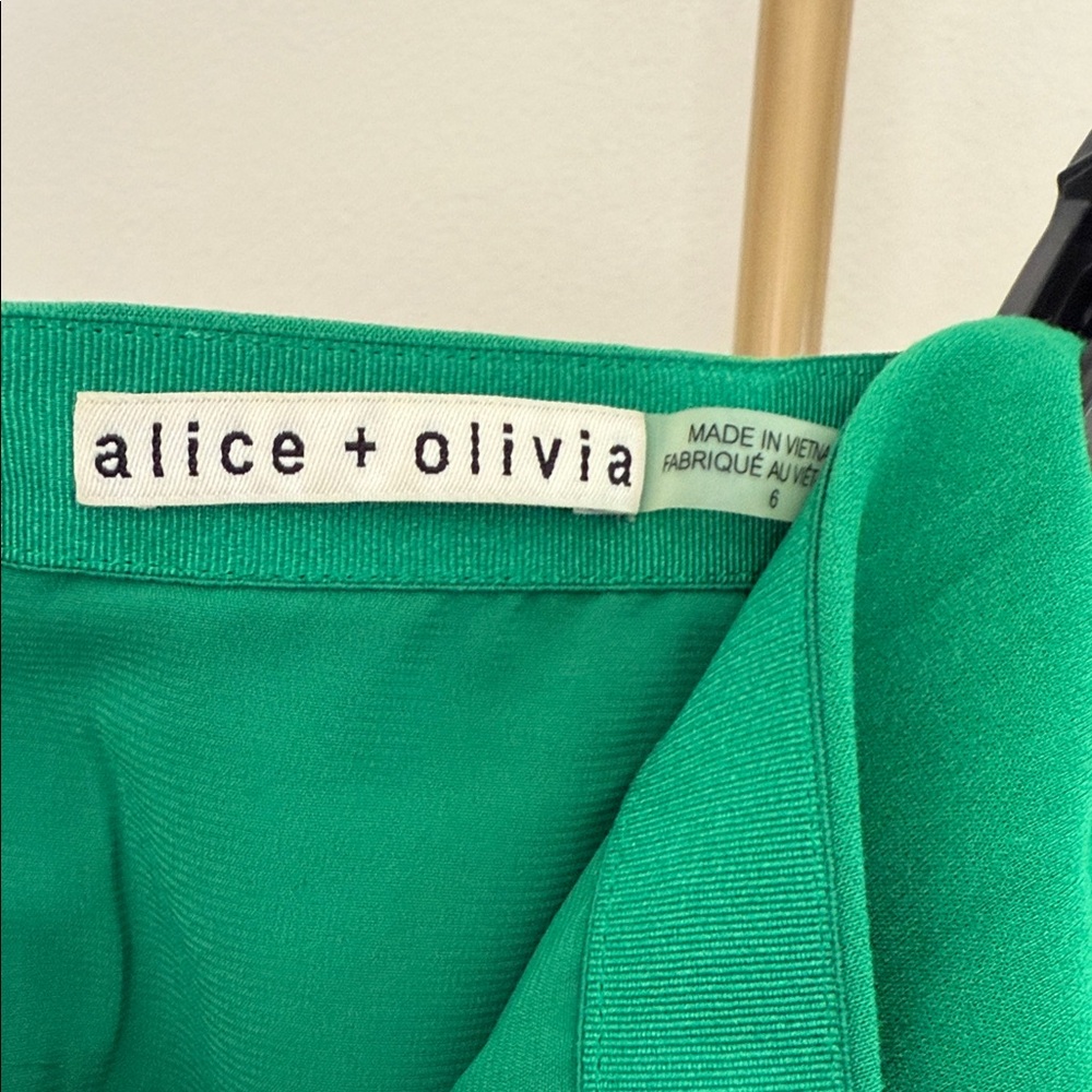 NWOT Alice + Olivia Vibrant Green Mini Skirt - Picture 4 of 4